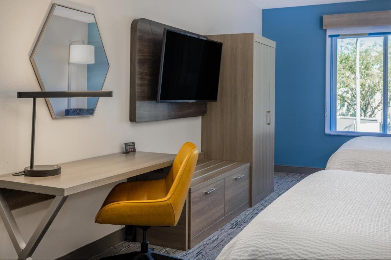Standard Queen Room Two Queen Beds