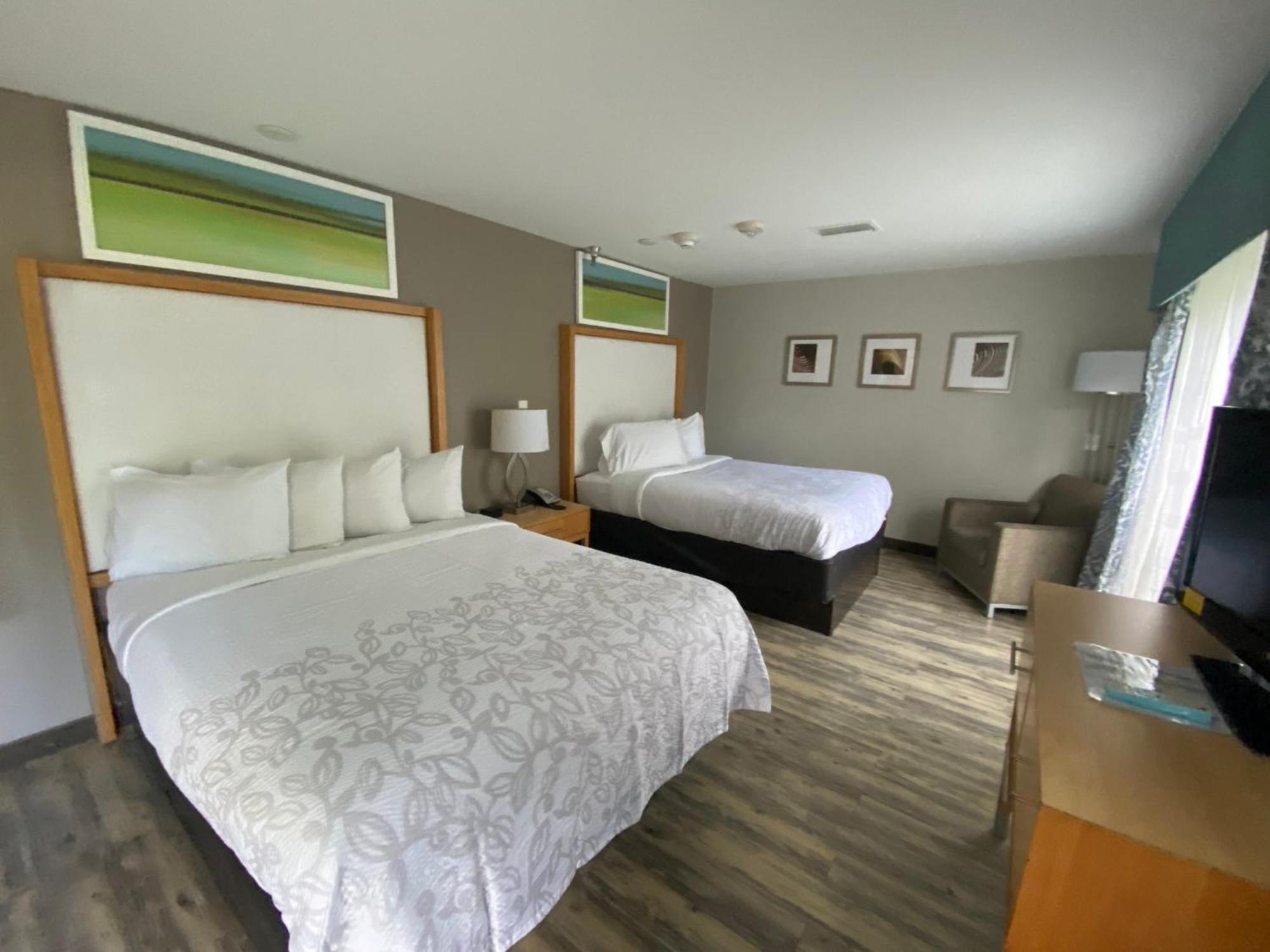 Superior Suite Two Queen Beds Smoke