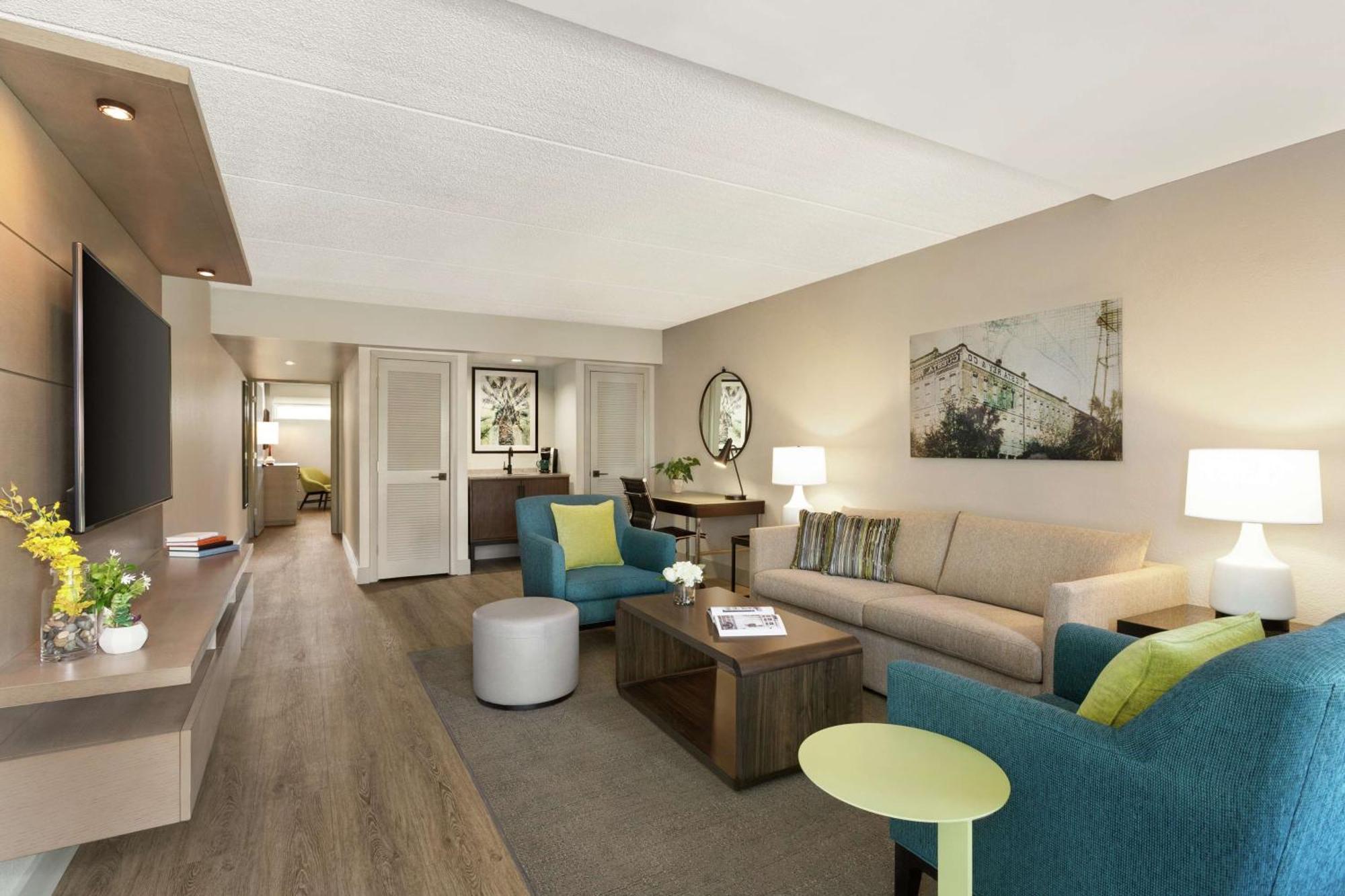 King Suite with Pool View,1553886739:JPEG