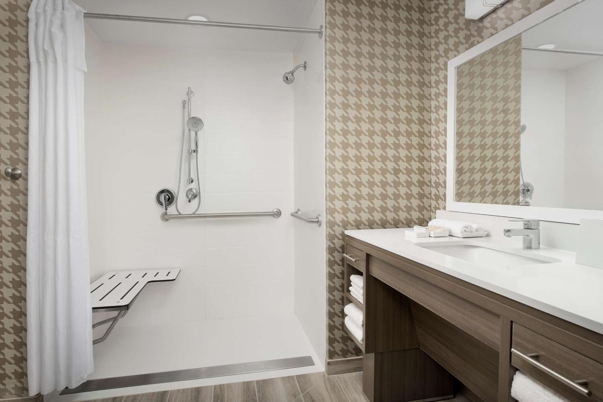King Studio Suite Mobility Access or Non-Smoking