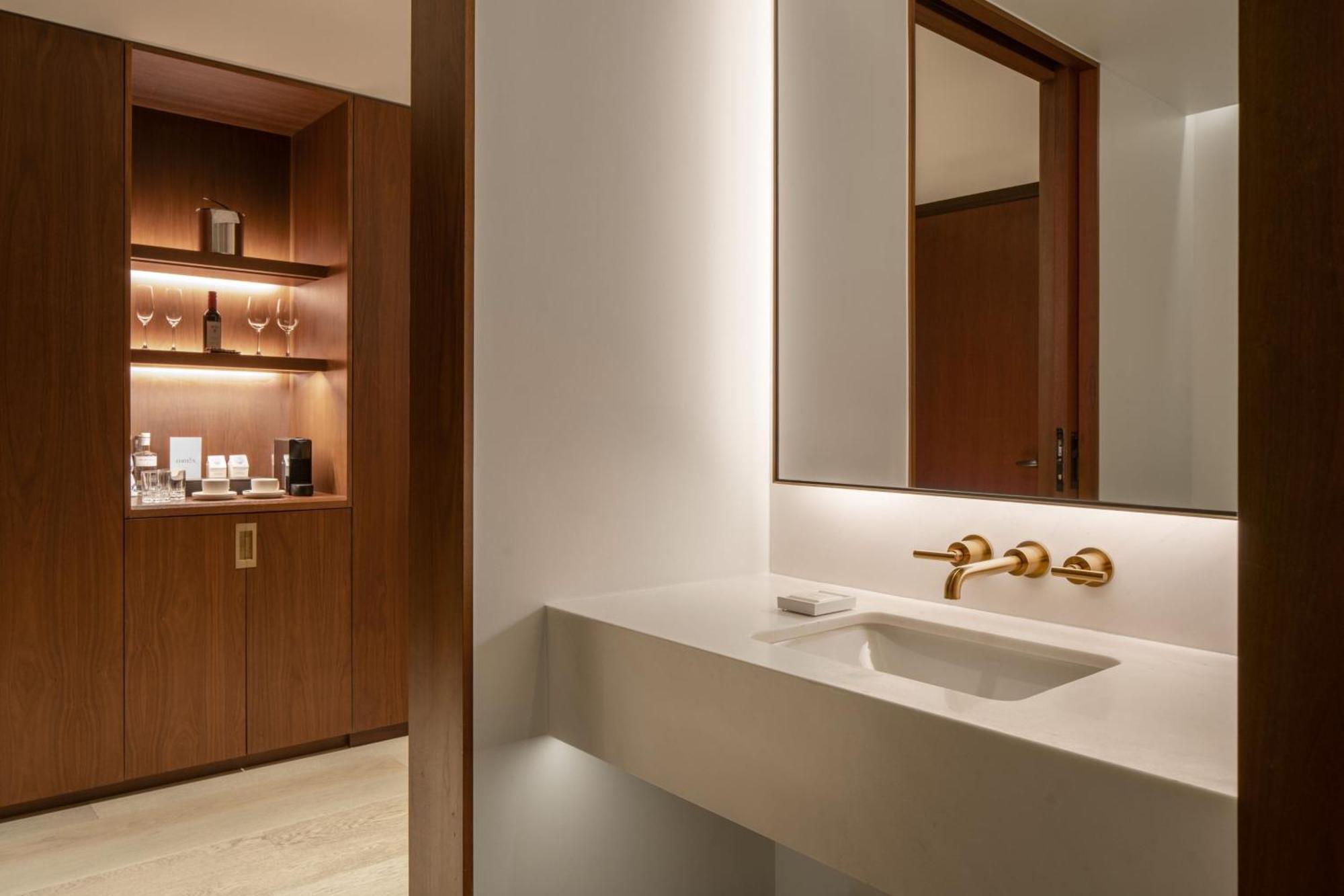 Bay Suite