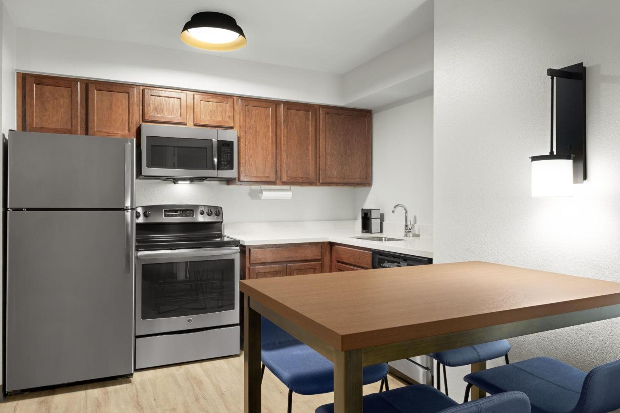Two-Bedroom Suite,1624318711:JPEG
