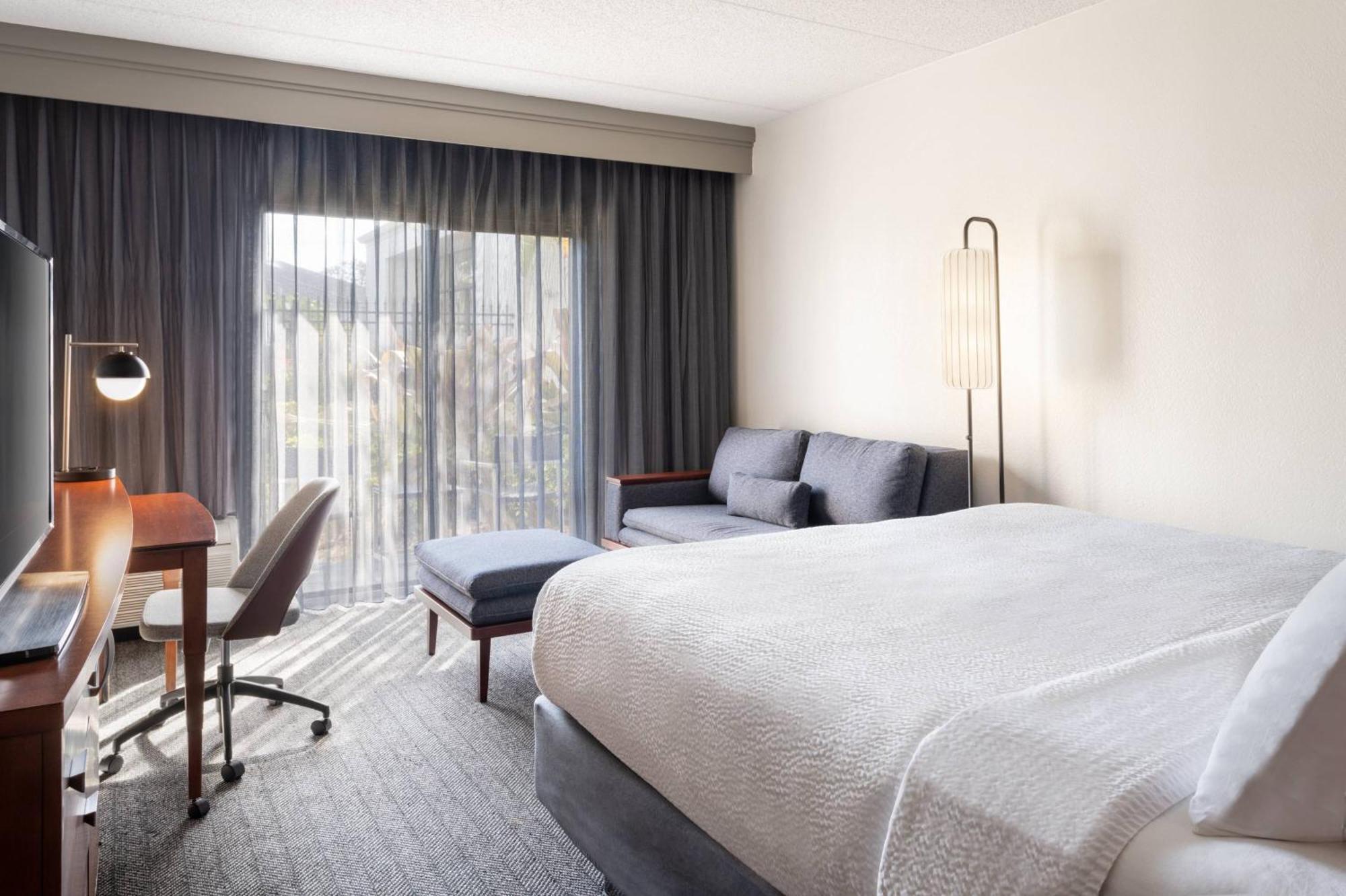 King Room with Sofa Bed,1632223439:JPEG