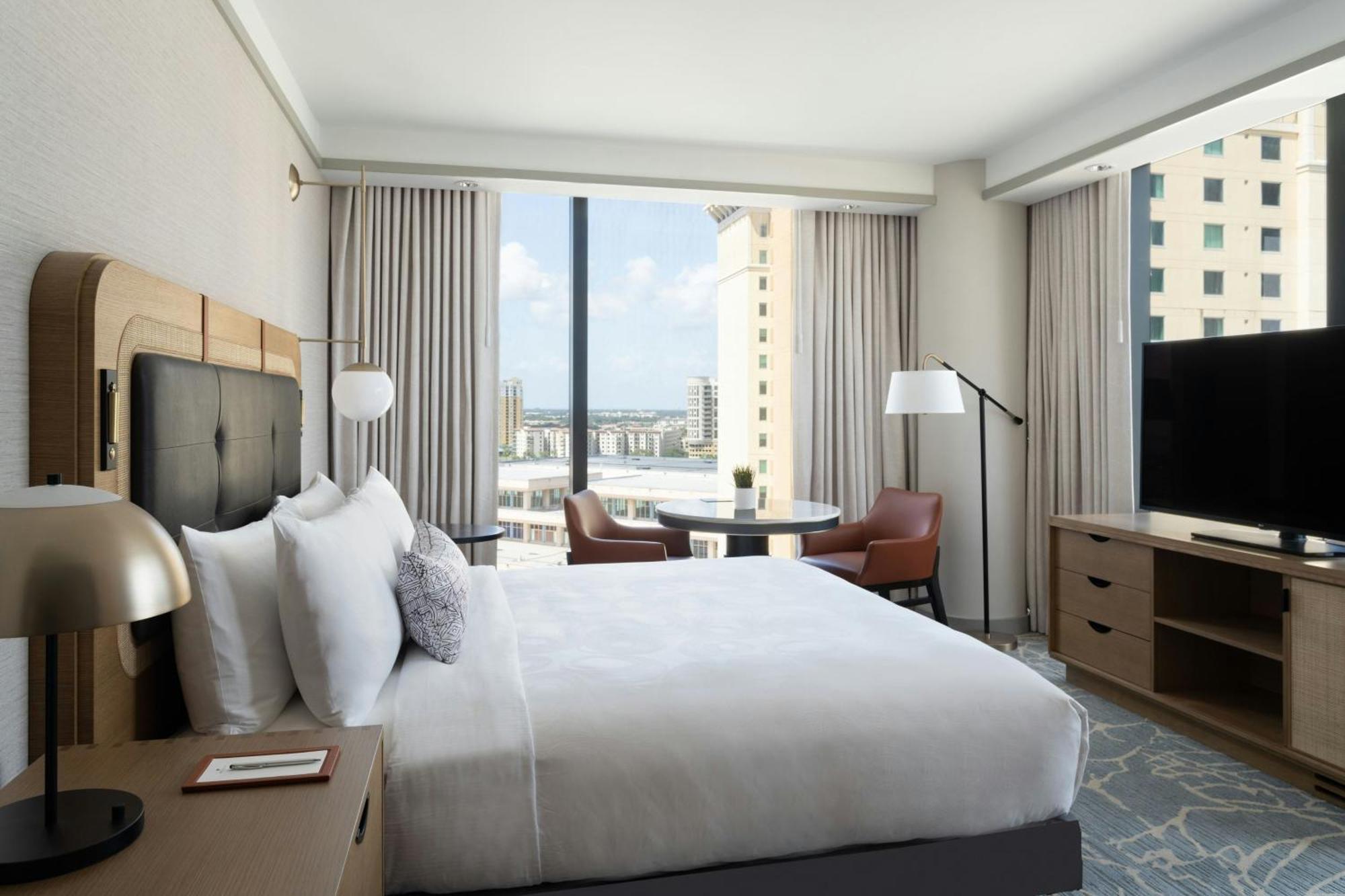 Guest room 1 King City view Corner room