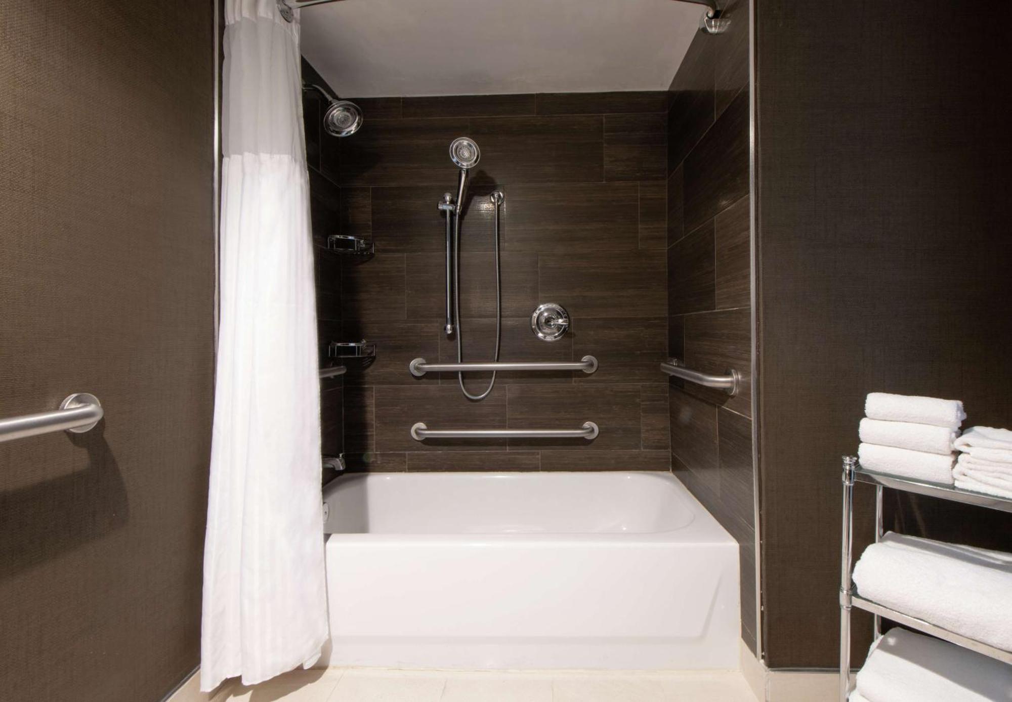 Room with Two Double Beds and Bath Tub - Mobility Access - Non-Smoking,1657147366:JPEG