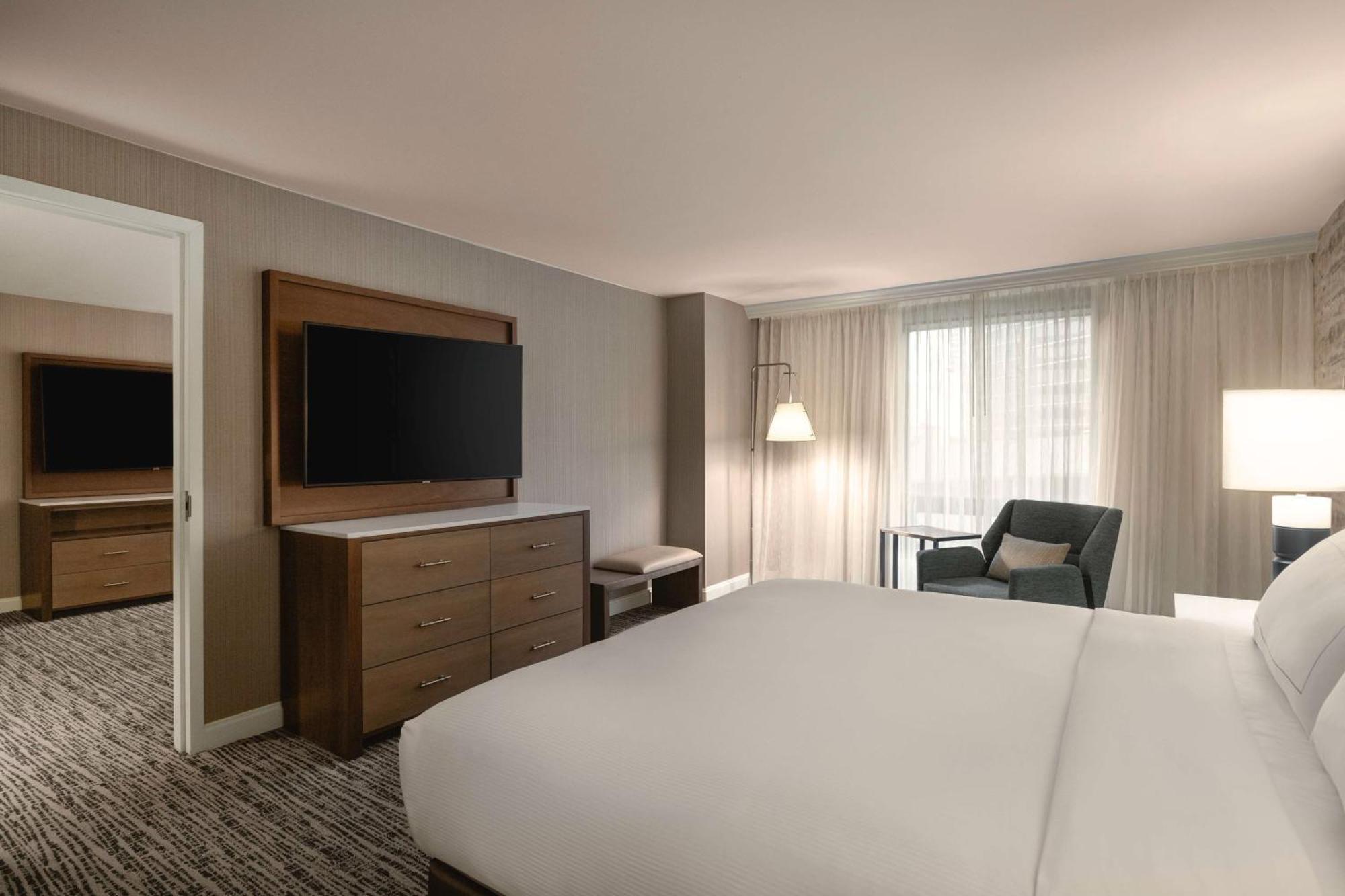 KING ONE BEDROOM SUITE