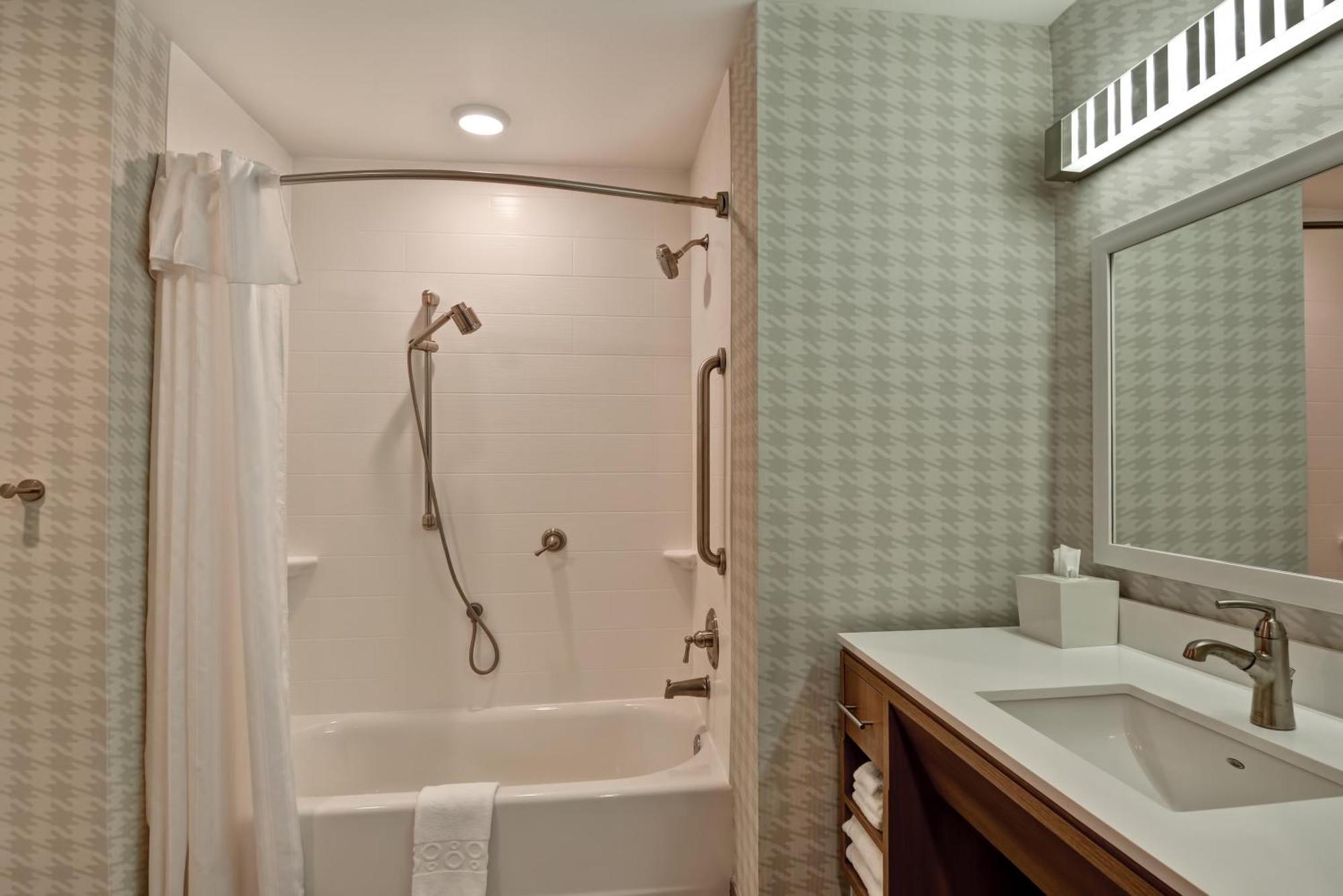 King Studio Suite Hearing Access or Non-Smoking