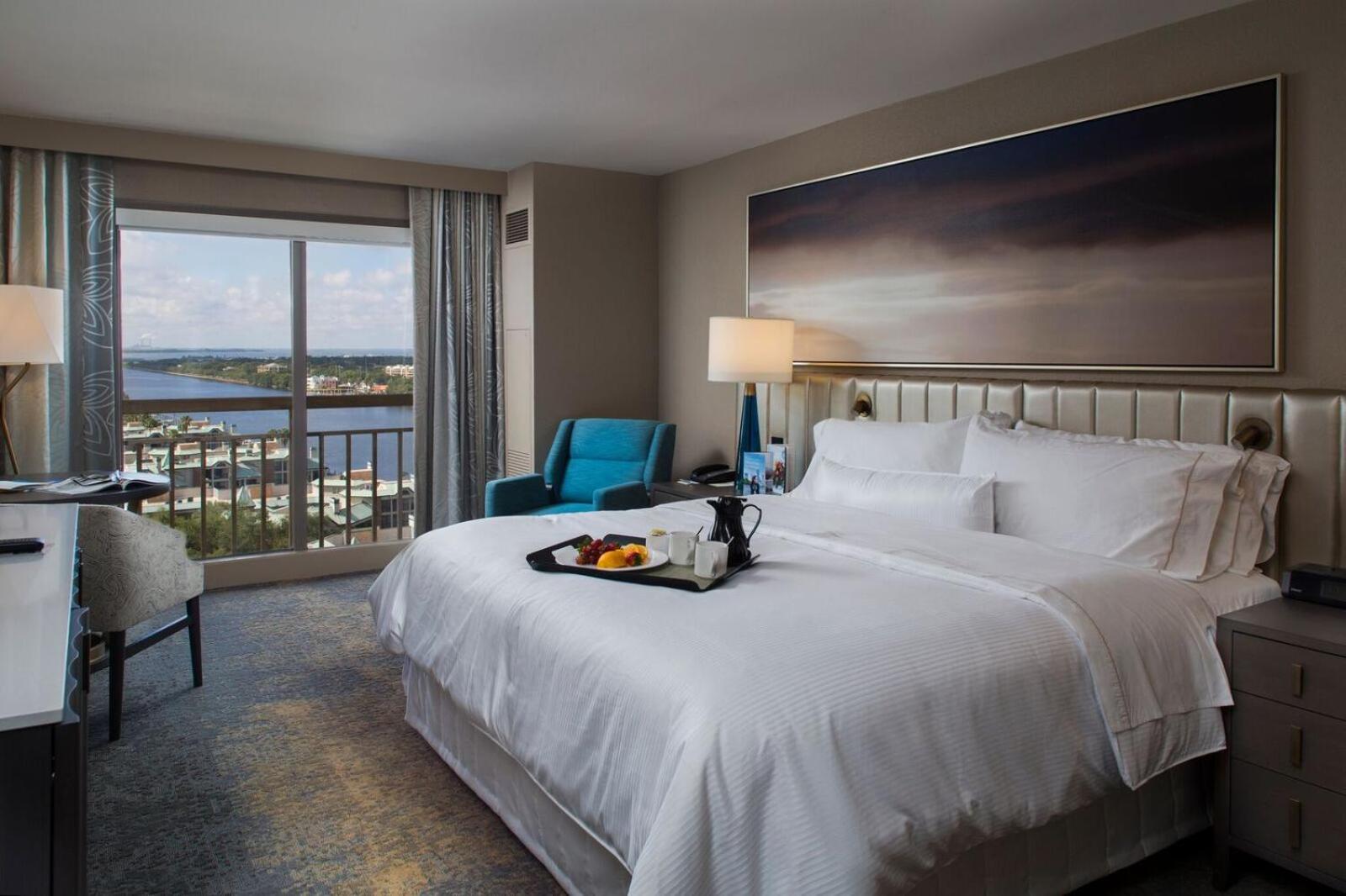 Guest room 1 King City view