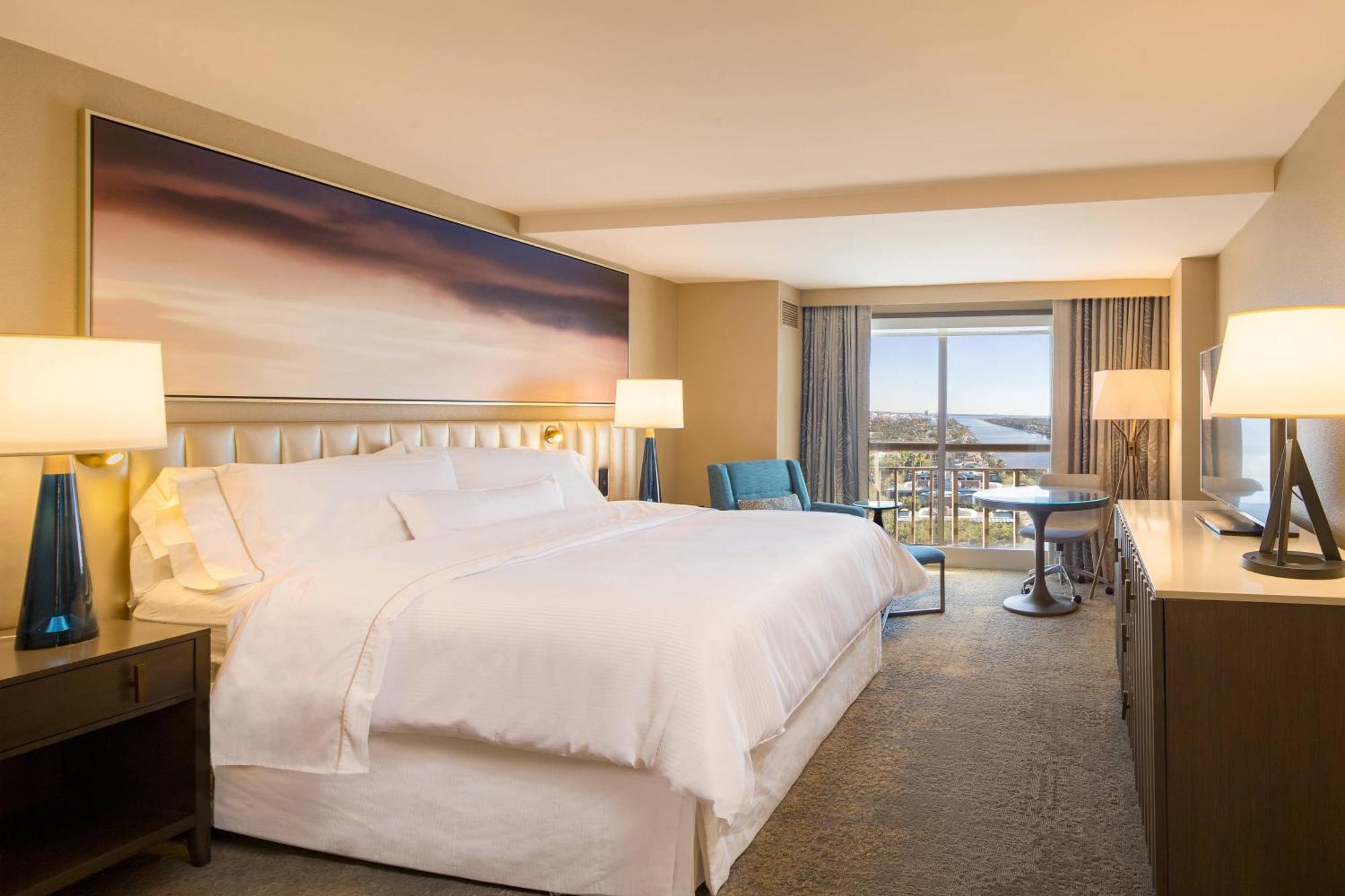 Harbour View Guest Room 2 Queen High Floor