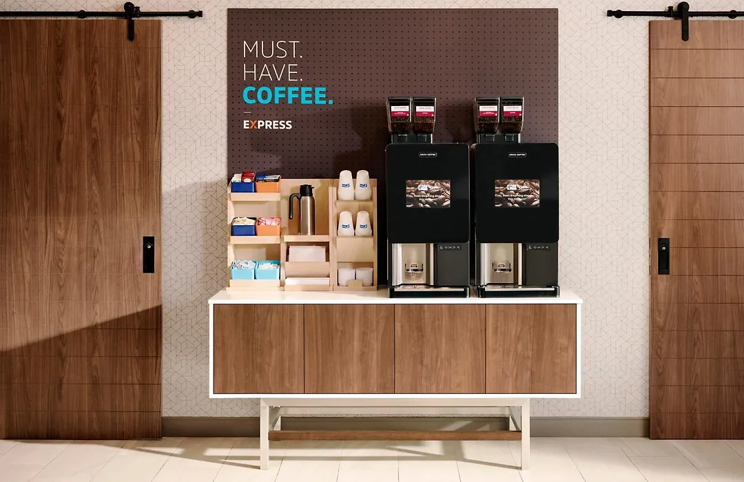 Holiday Inn Express & Suites Tampa Stadium - Airport Area By Ihg-1