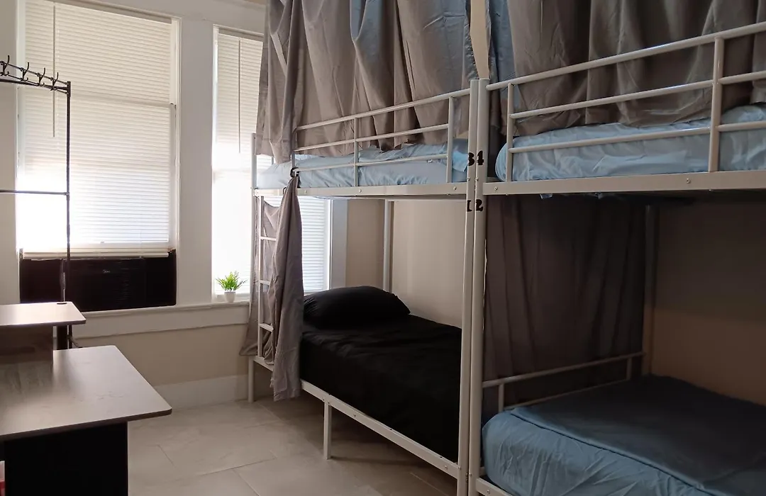 Hostel Tampa, 15 Minutes To Airport, Near Ybor City, Downtown, Self Check-In-1